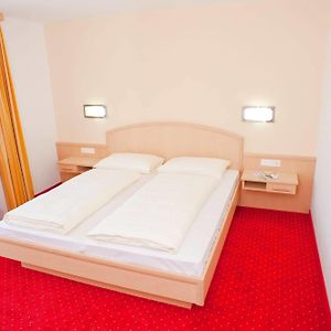 Pokój z łóżkiem king-size